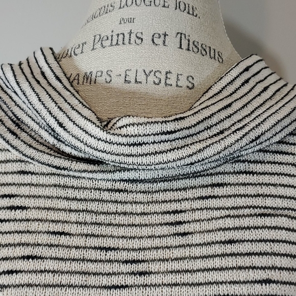 Le Lis Top Size Small Black White Stripe size M - Picture 2 of 7